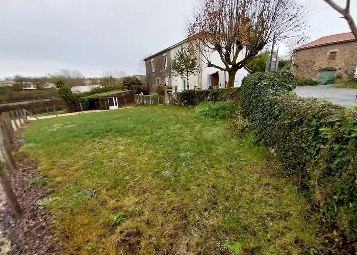 Semesterbostad Chez Lilian & Isa Pouzauges